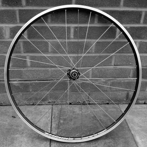 Gear side inner spokes laced, 3-cross